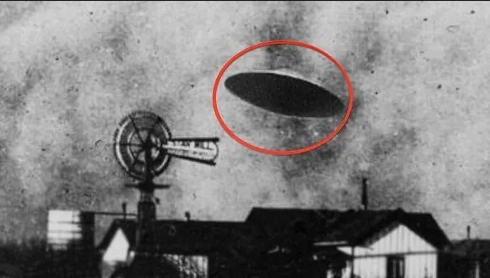 Congressman who witnessed credible evidence of UFOs reveals Aliens can turn humans into charcoal briquettes 3