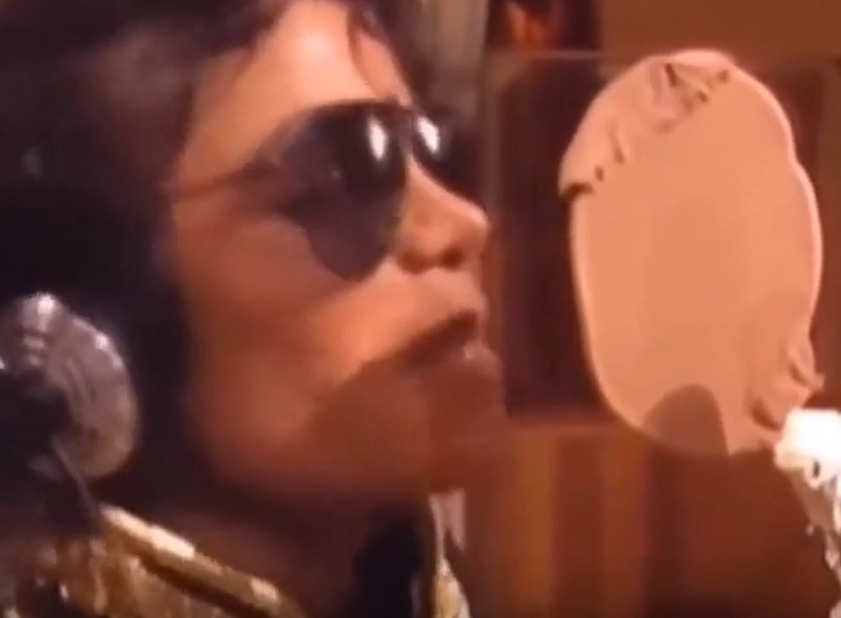 People rolling with laughter at Michael Jackson’s reaction while recording of 'We Are The World’ 1