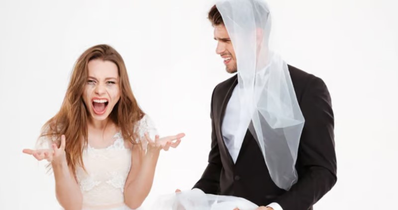 Bride seeks revenge on cheating groom by reading his messages to mistress to all wedding guests 1