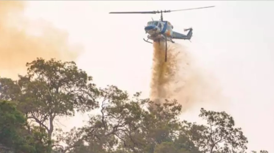 Firefighters resort to using sewage water to douse homes while tackling bushfire 1