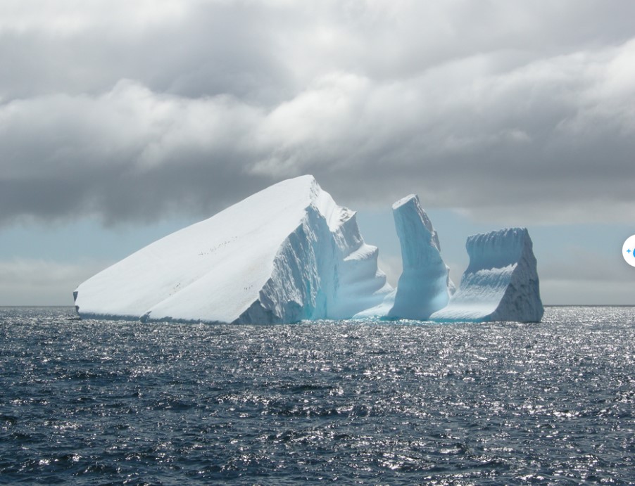 Google Earth users suddenly spotted 400ft ice ship in iceberg 3