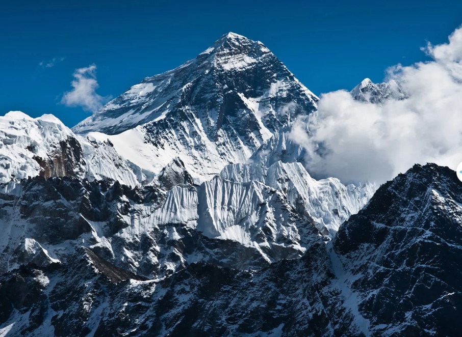 World’s scariest lab located on Mount Everest where run by only one person 4