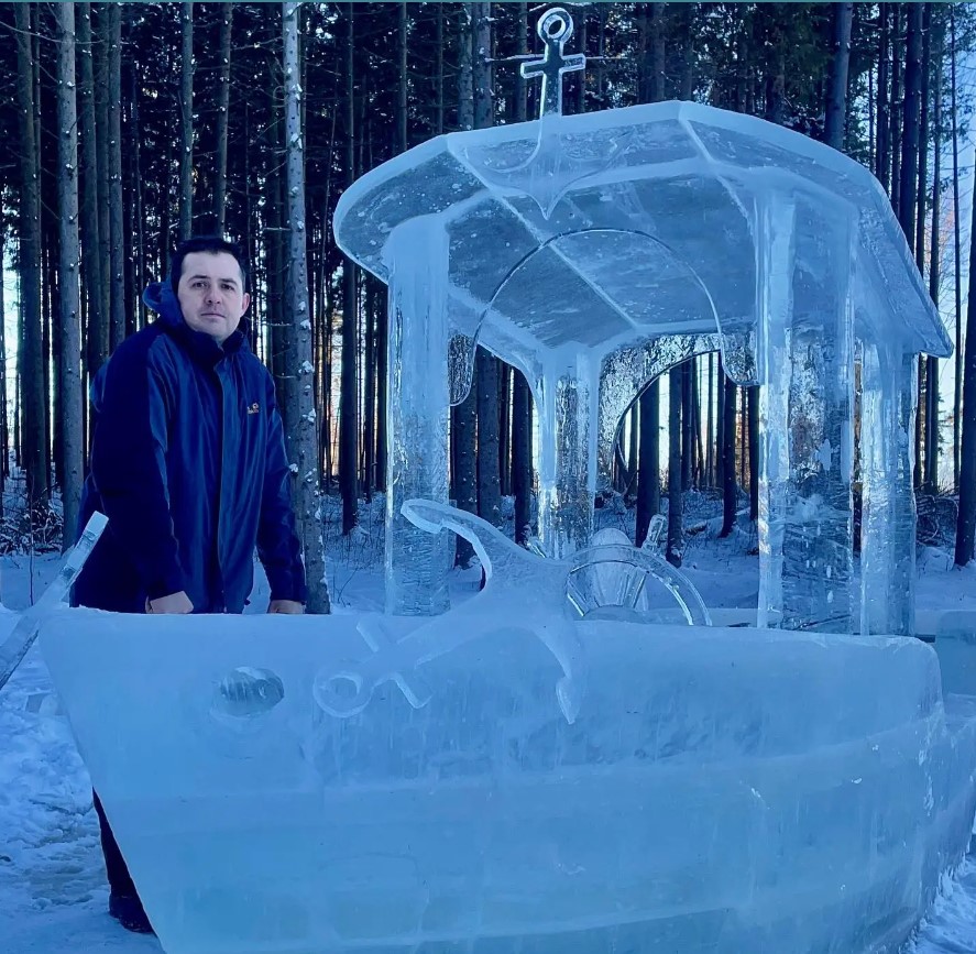 Man carves an ice boat with all basic functions leaving people captivated 1