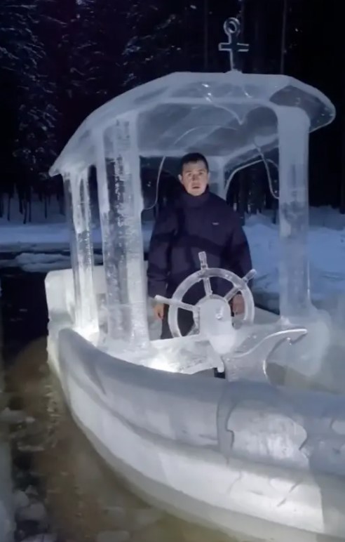 Man carves an ice boat with all basic functions leaving people captivated 3