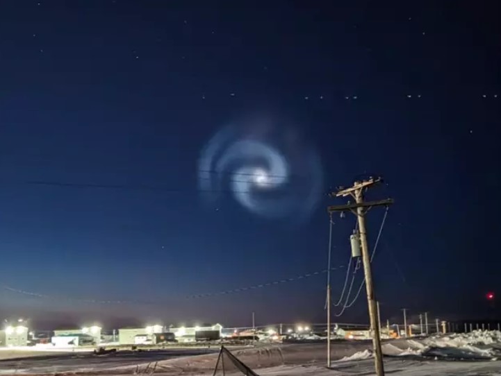 People were stunned after witnessing mysterious giant spirals in the sky 4