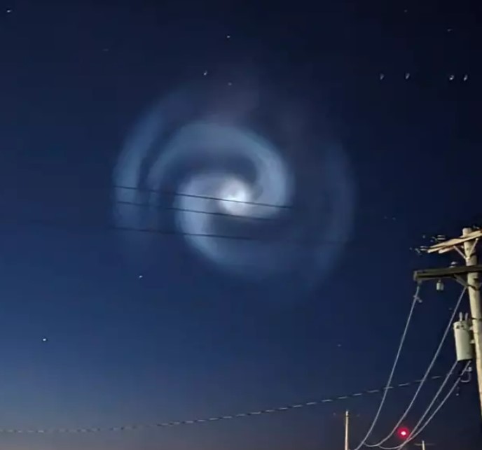 People were stunned after witnessing mysterious giant spirals in the sky 3