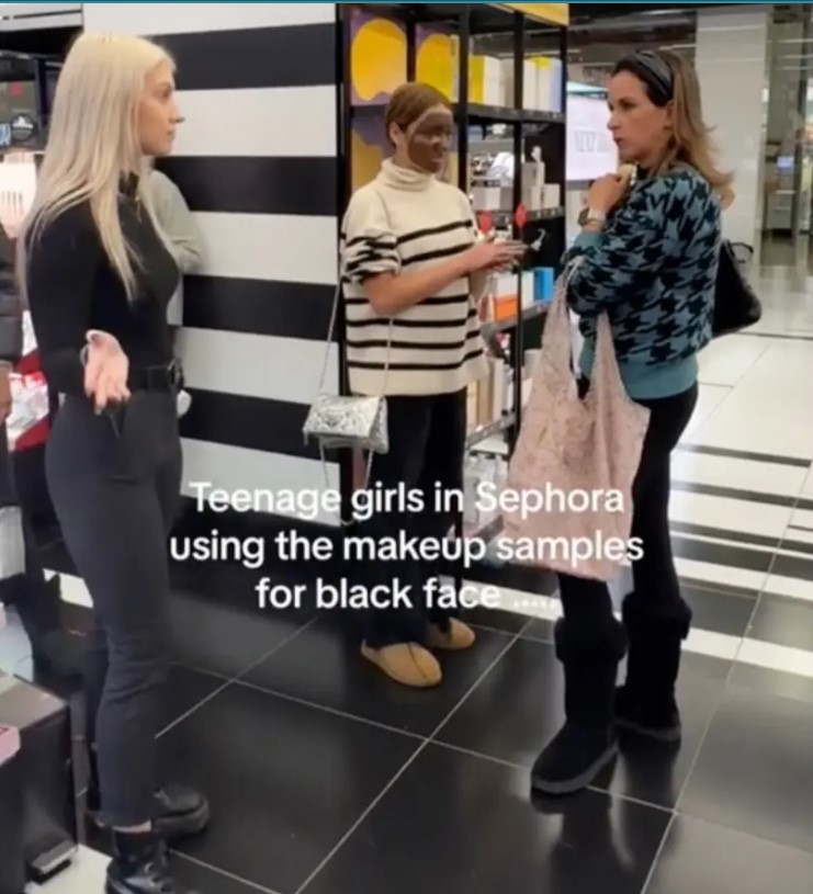 Group of teenagers caused outrage after using makeup for blackface to show racist behavior 3