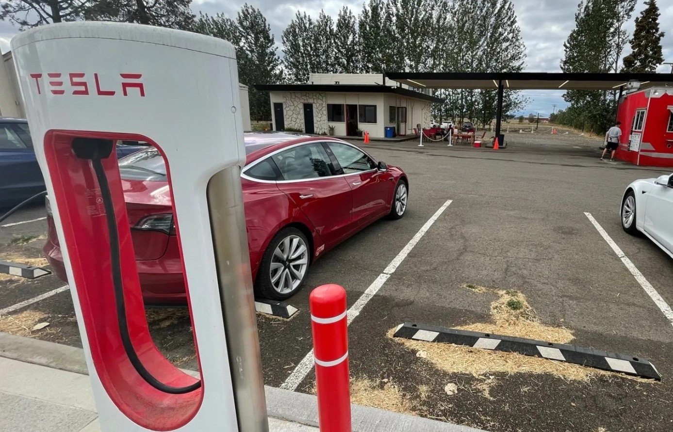 Tesla driver reveals how long we need to stop to charge electric car batteries for 1,000-mile trip 2