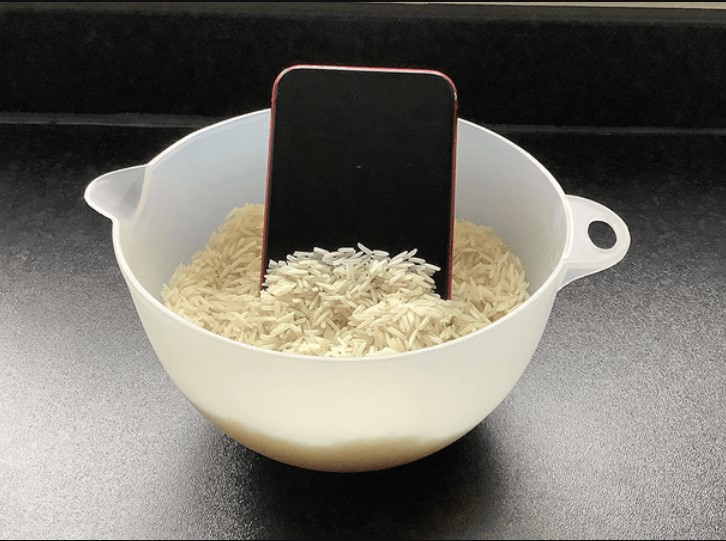 Apple finally revealed whether we should put water-damaged iPhones in rice 3