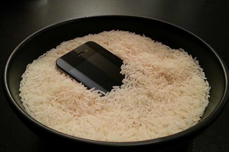 Apple finally revealed whether we should put water-damaged iPhones in rice 2