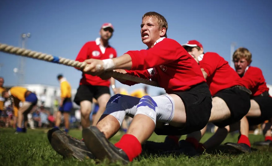 Two men lost their arms after participating in brutal tug-of-war competition 3