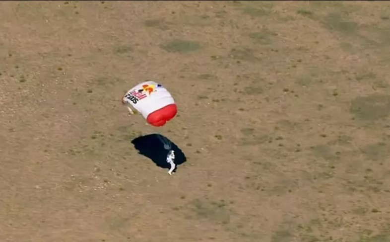 Man broke sound barrier and set world records during his free-fall from space 5