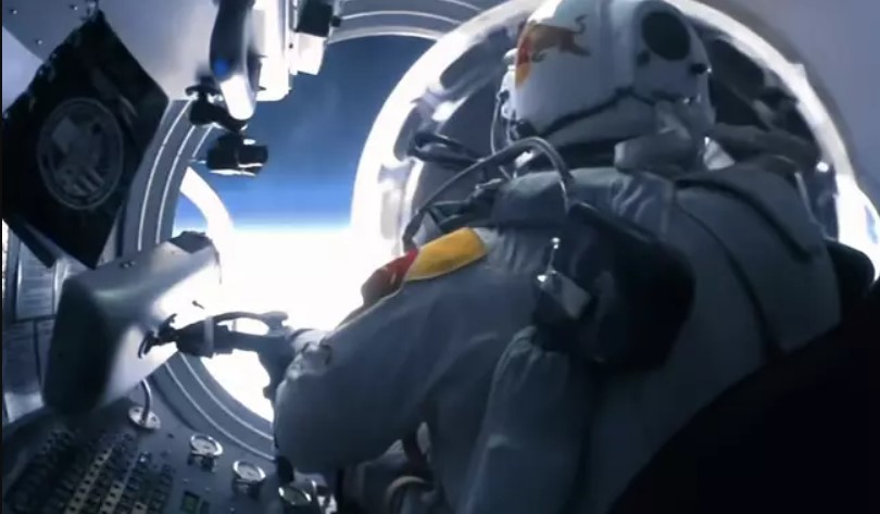 Man broke sound barrier and set world records during his free-fall from space 3