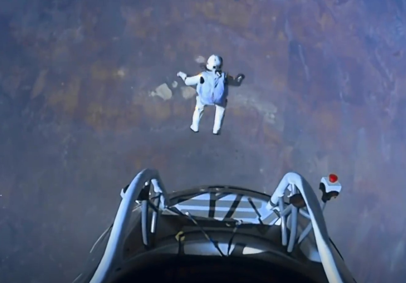 Man broke sound barrier and set world records during his free-fall from space 2