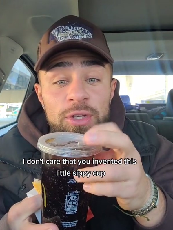 McDonald's customer gets furious after realizing new drinks with 'sippy cup lid' instead of a straw 3