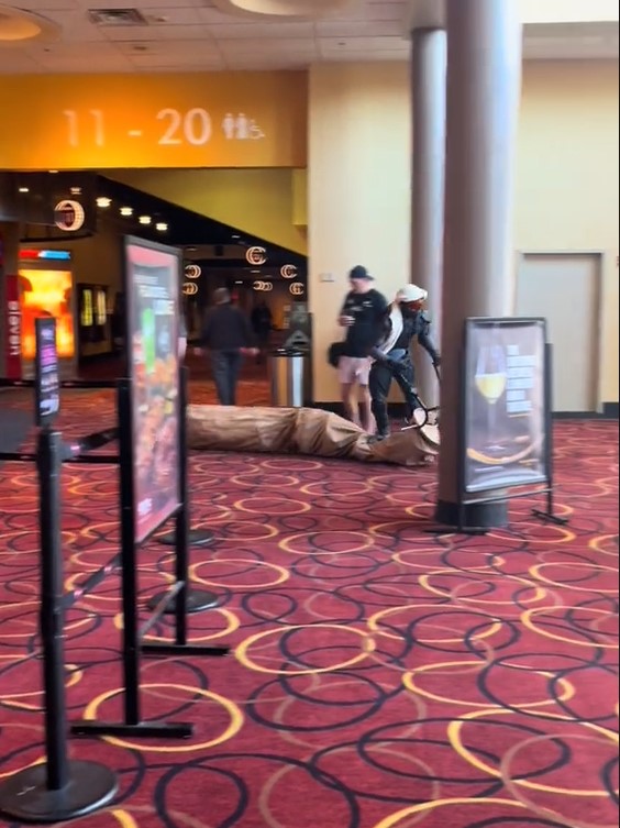 Man left people excited after riding sandworm to Dune 2 screening at cinema 2