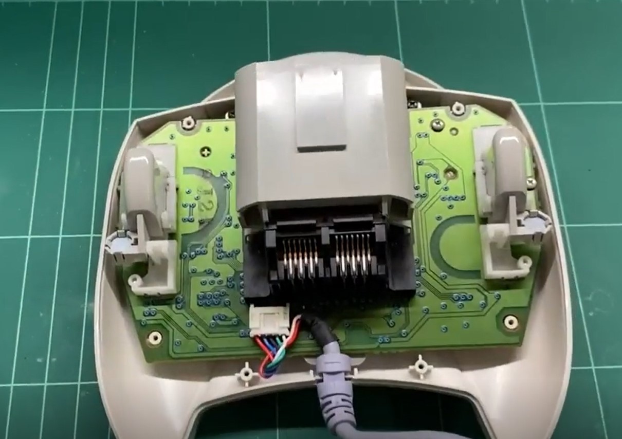  Man baffled after spotting what is living inside his gaming controller 6