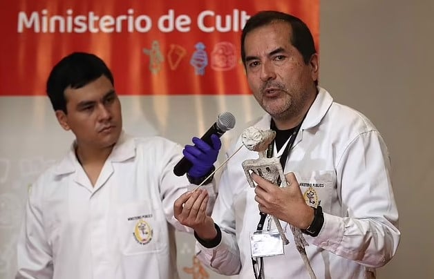 Three-fingered 'mummified humanoids' found in Peruvian cave could be proof of new species 6