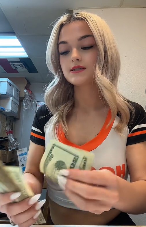 Waitress leaves people in awe as she reveals how much she made from tips in one shift 3