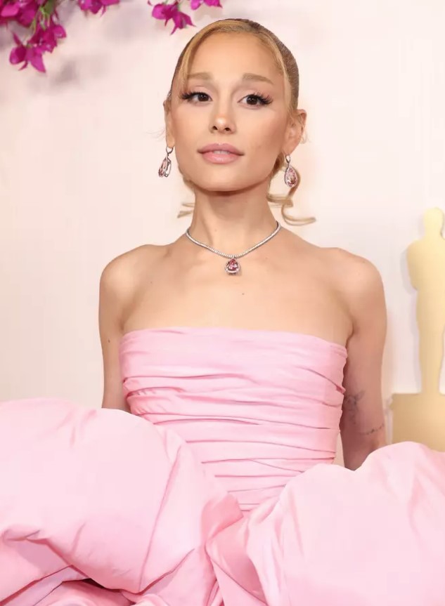 Ariana Grande reveals reason why she has a 'new voice' that baffled people on the Oscars stage 2