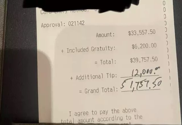 Waiter baffled after receiving a whopping $18,200 tip from generous customer 3