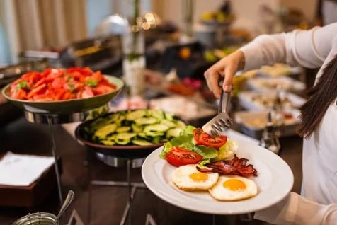 Expert reveals reason why you should never get common item at breakfast buffet 5