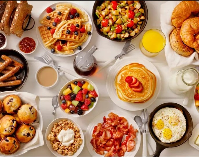 Expert reveals reason why you should never get common item at breakfast buffet 4