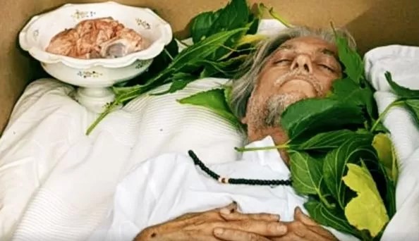 Man left people stunned after volunteering to be buried alive for a deep reason 3