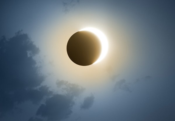 Experts warn next month's solar eclipse could cause widespread cell phone disruptions 2