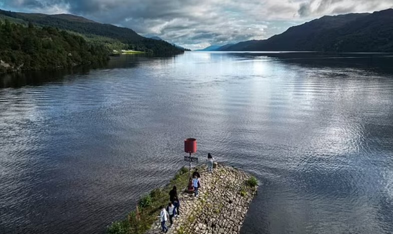Photographer sparks debate after revealing captivating pictures of 'Loch Ness Monster' 5