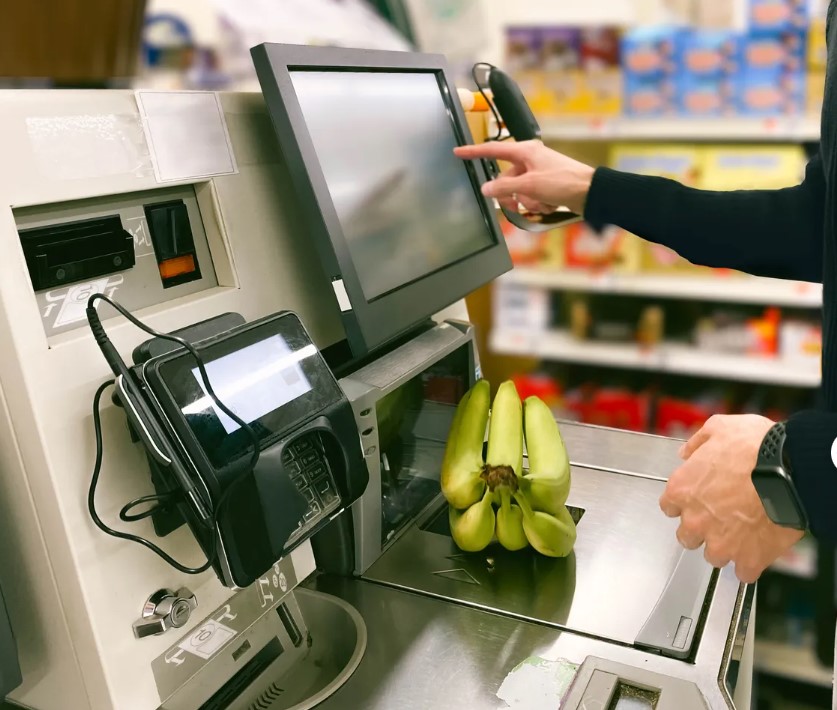Elderly woman sparks debate after furiously struggling with self-checkout machines 4