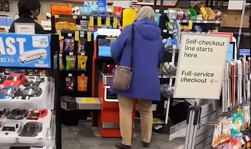 Elderly woman sparks debate after furiously struggling with self-checkout machines 2