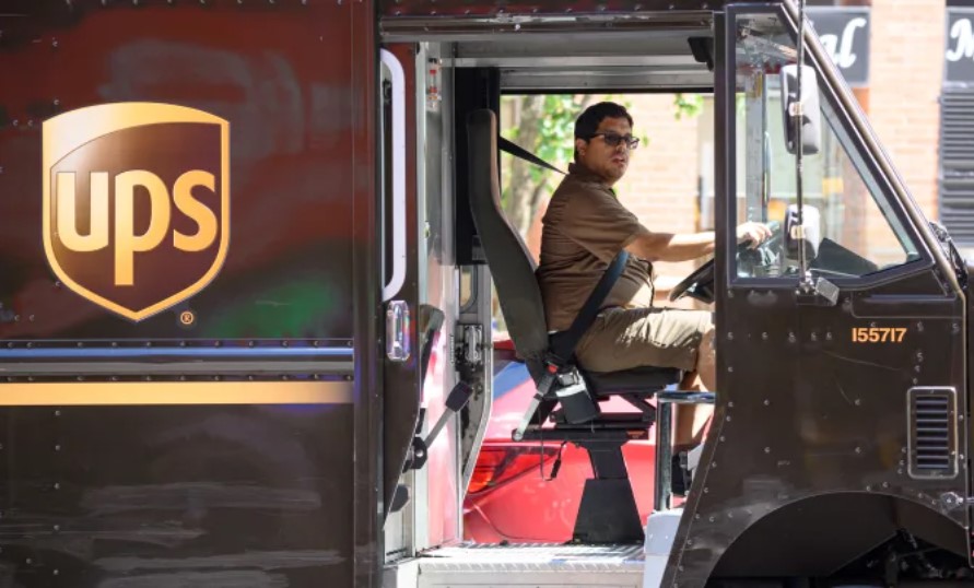 People are just learning why UPS drivers rarely ever turn left 5