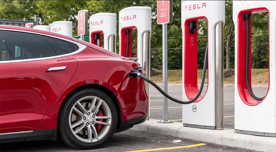 Tesla driver left people in awe after sharing their first electric bill 4