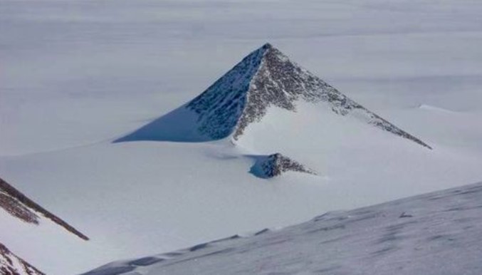 Experts discover bizarre 'pyramid' lurking under the ice in Antarctica, raising numerous wild conspiracy theories 3