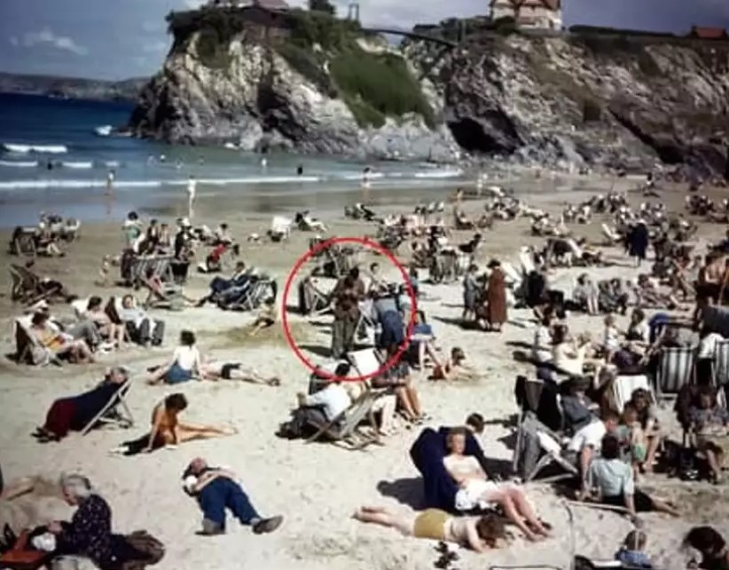 'Time traveler' has been spotted in 1940s beach photo leaving people in awe 1