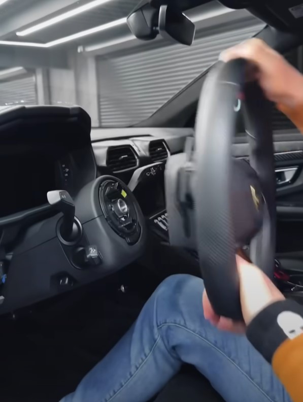 Man leaves people cringing after conducting 'durability test' on $240,000 Lamborghini Urus 3