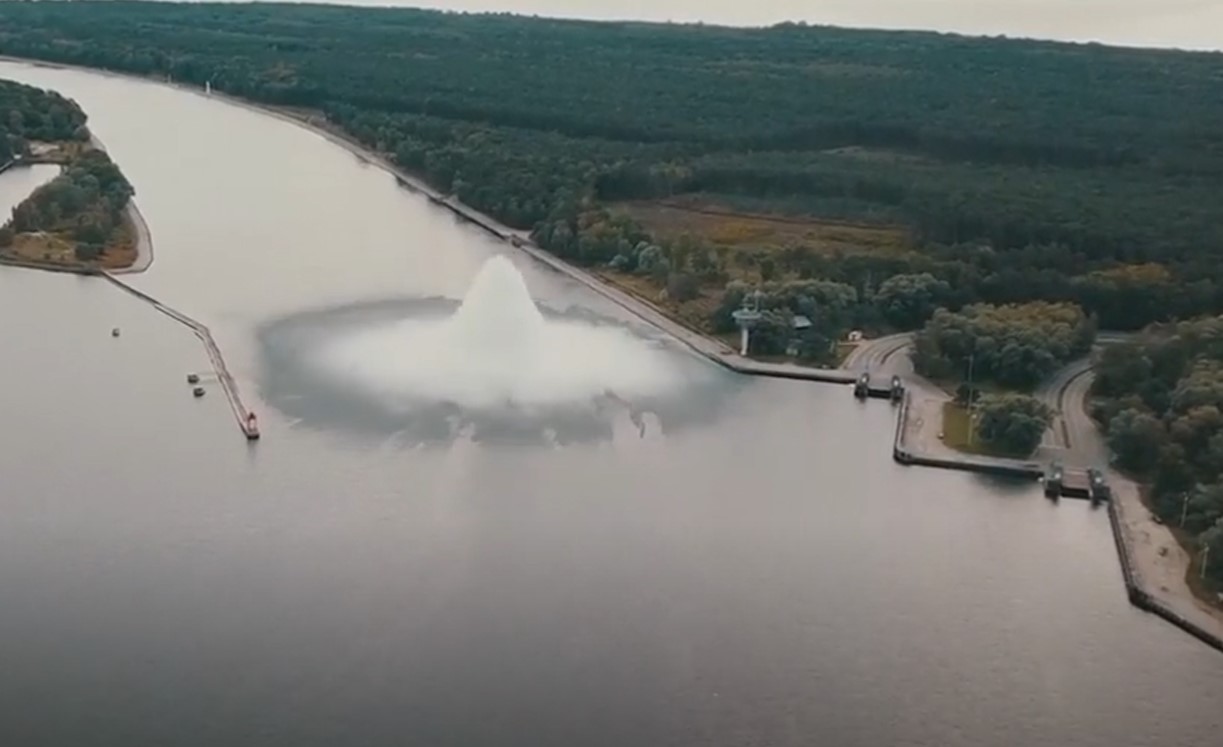 The largest WWII bomb found in Poland explodes as divers try to defuse it, raising concerns about unexploded munitions. Image Credit: Youtube/Reuters