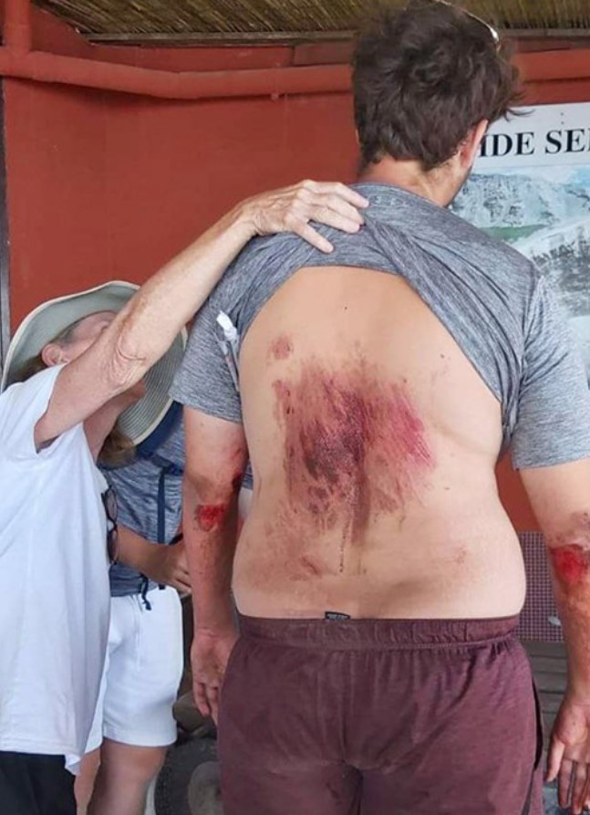Man fell into Mount Vesuvius crater after trying to take selfies at the summit of the volcano 2
