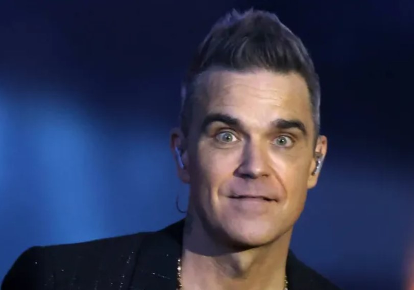 Robbie Williams states aliens are looking for him due to the fame and benefits from him 3