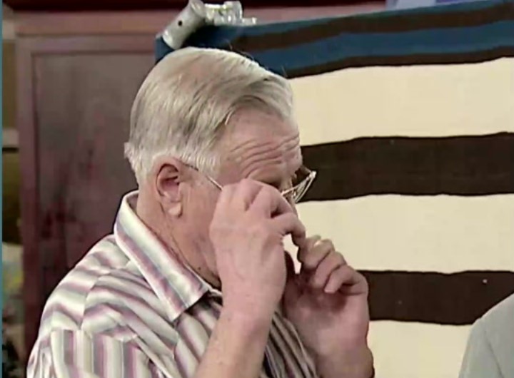 Man breaks down in tears on Antiques Roadshow after unexpectedly becoming rich man 3