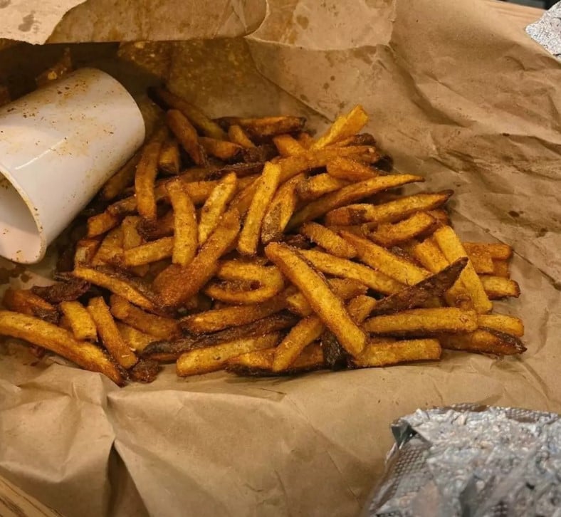 People are just learning why Five Guys always gives so many fries in every order 4