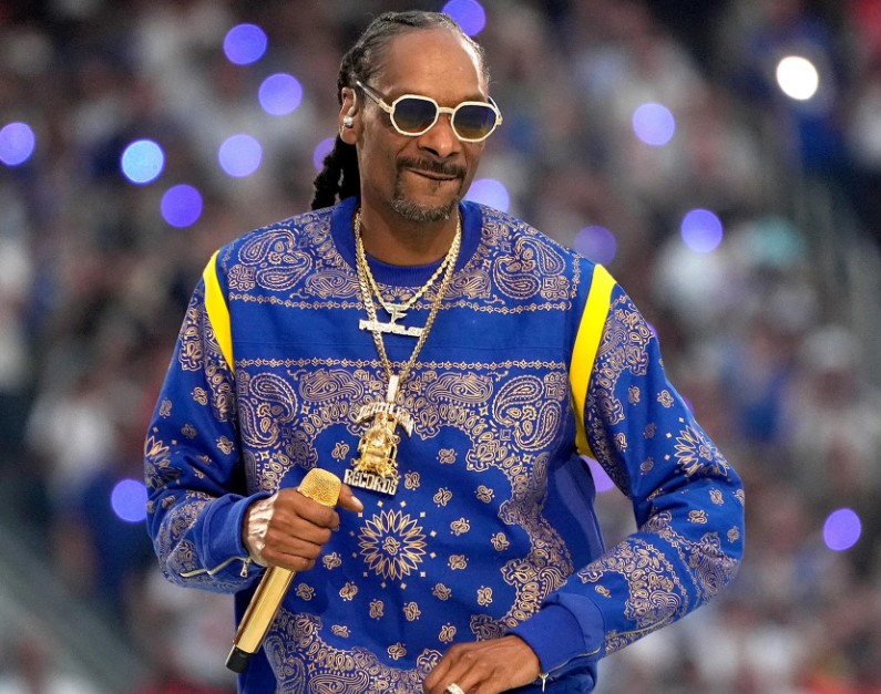 Snoop Dogg reveals there is only one person who can out-smoke him 2