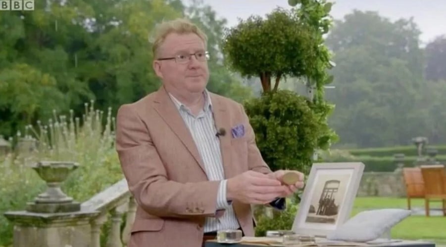 Antiques Roadshow host refuses to value item because of heartbreaking history 1