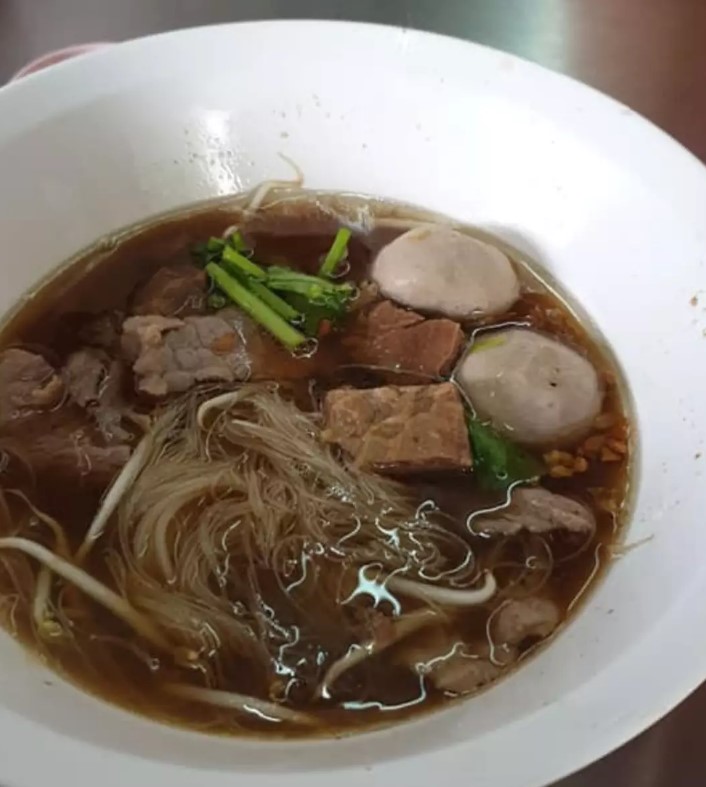 Restaurant has used one pot of soup for 45 years to cook and serve customers 5