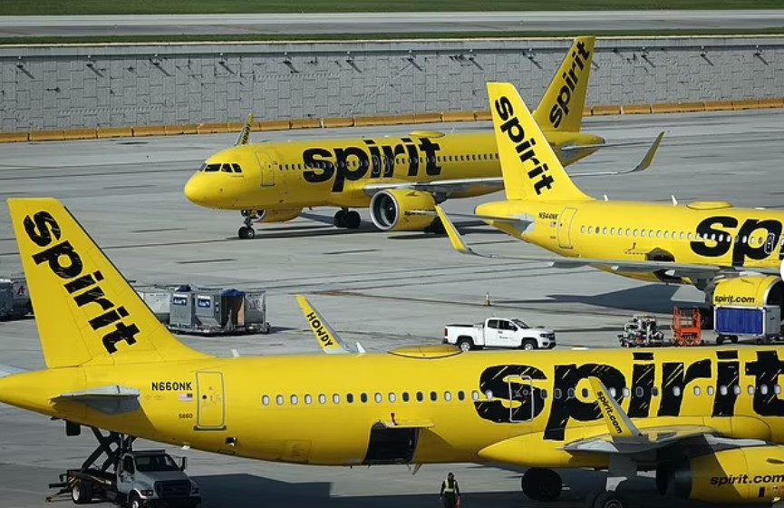 Woman's agitated behaviors on Spirit Airlines flight leaves other passengers spooked 1