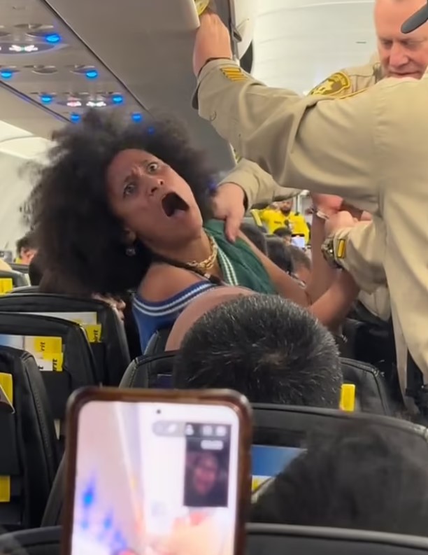 Woman's agitated behaviors on Spirit Airlines flight leaves other passengers spooked 2