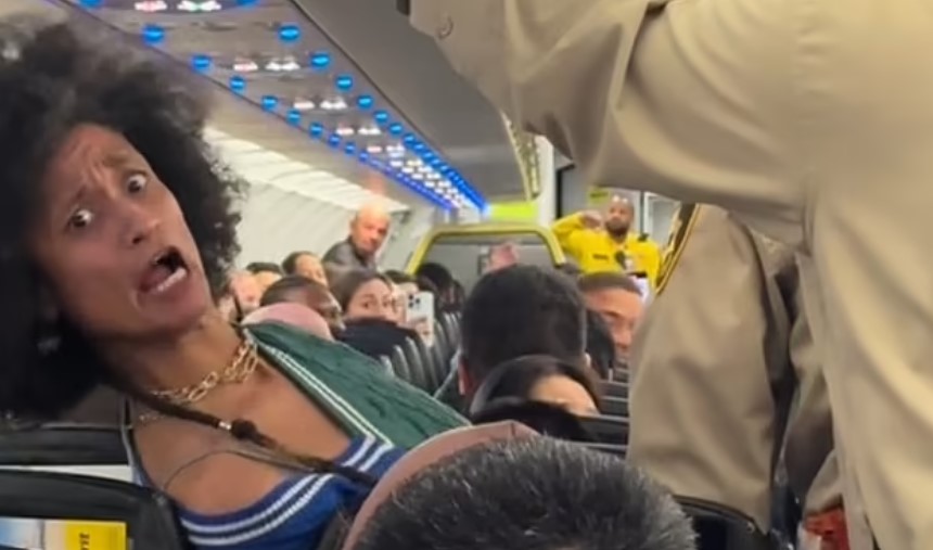 Woman's agitated behaviors on Spirit Airlines flight leaves other passengers spooked 4