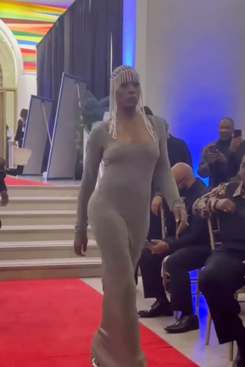 Model sparks curiosity after confidently walking down runway at open-casket funeral 3