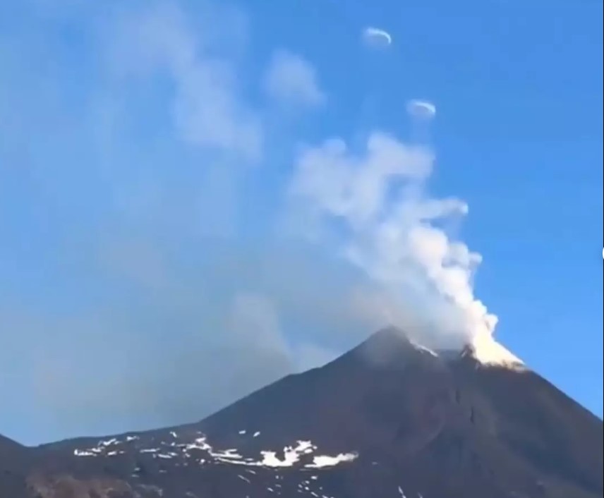 Mount Etna captivates tourists after blowing ‘smoke rings’ into sky in ultra-rare phenomenon 4